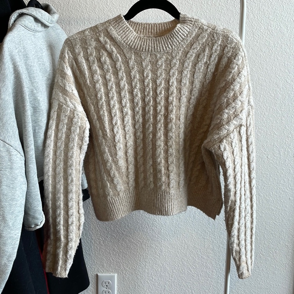 LAST CHANCE  ✨ PRICE FIRM  ✨ House of Harlow 1960 Oatmeal Cable Knit Sweater